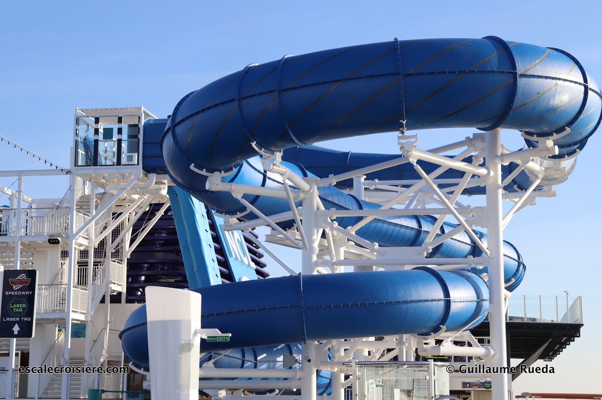 Toboggans - Norwegian Encore