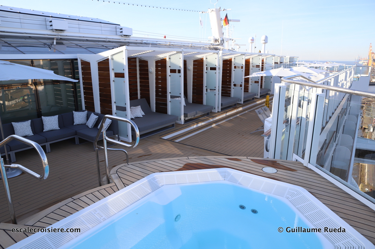 Vibes beach club - Norwegian Encore