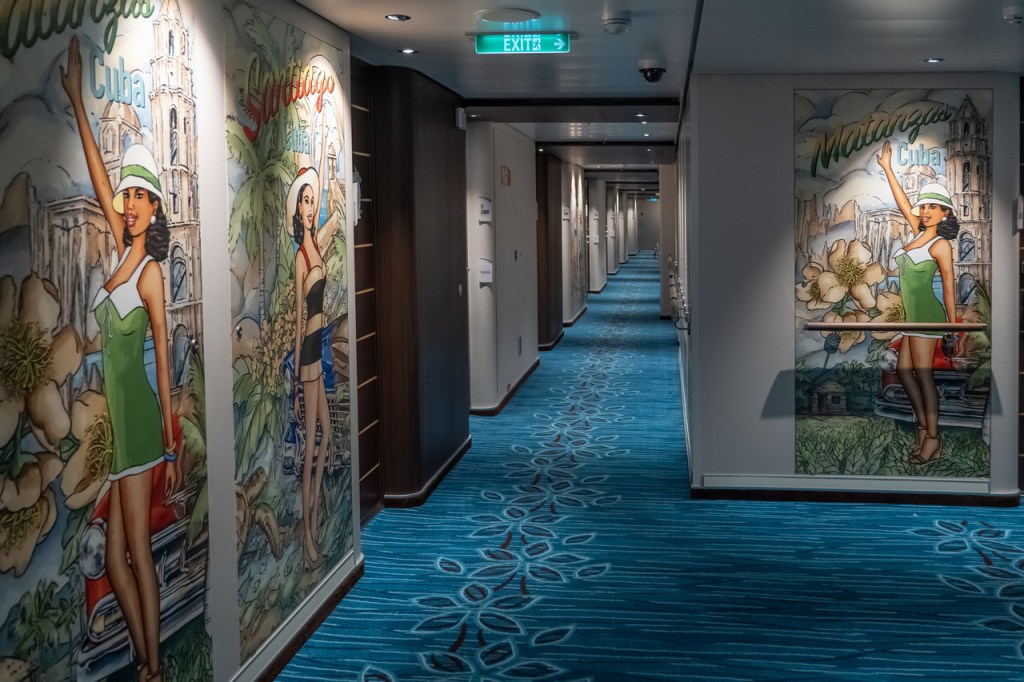 Carnival - Mardi Gras - Couloir cabines