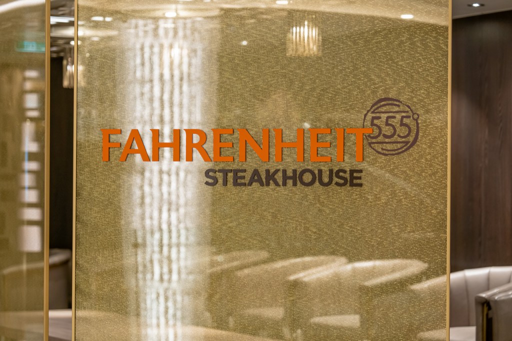 Carnival - Mardi Gras - Steakhouse restaurant (1)