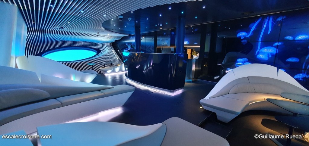 Le Bougainville - Blue Eye