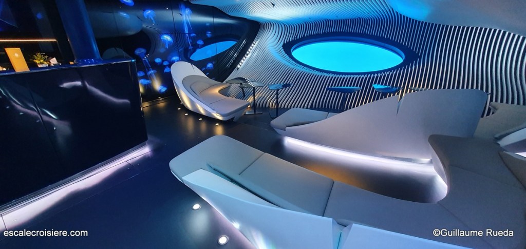 Le Bougainville - Blue Eye