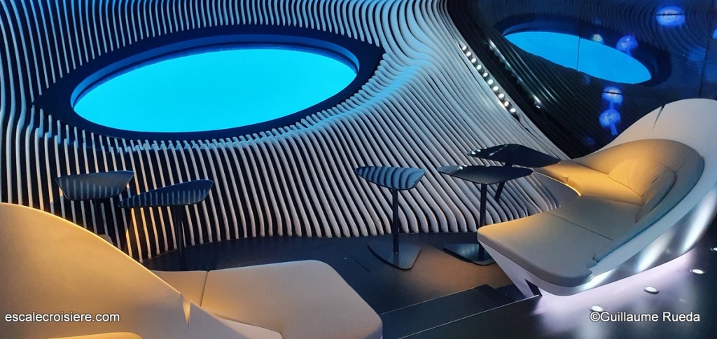 Le Bougainville - Blue Eye