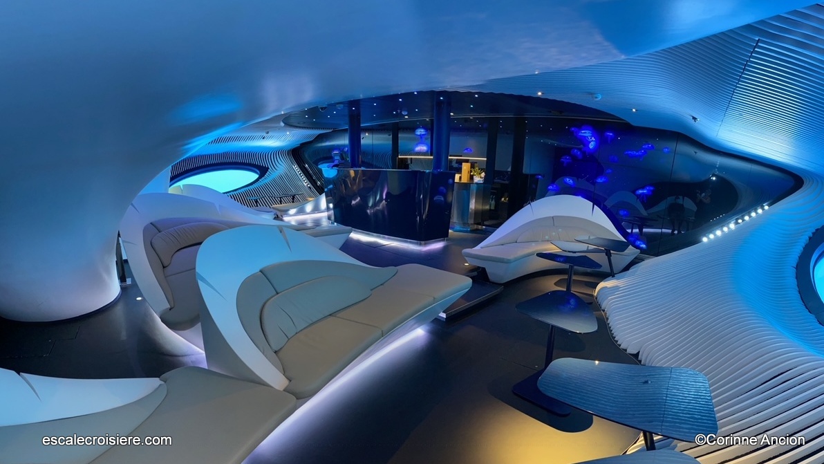 Le Bougainville - Blue Eye