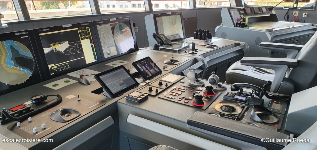 Le Bougainville - Passerelle de navigation