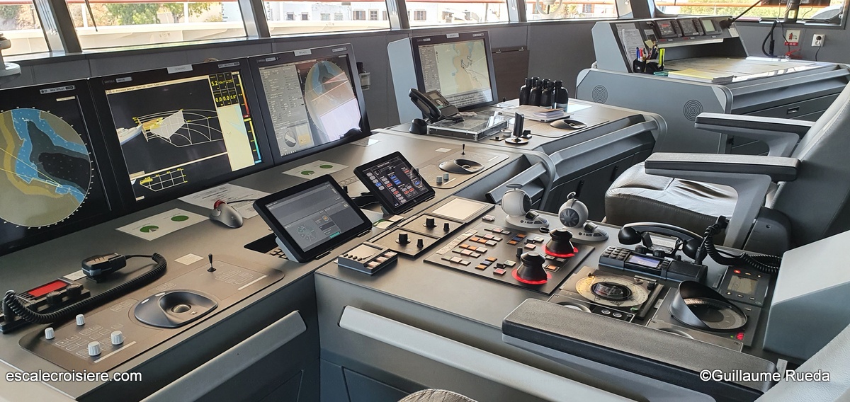 Le Bougainville - Passerelle de navigation