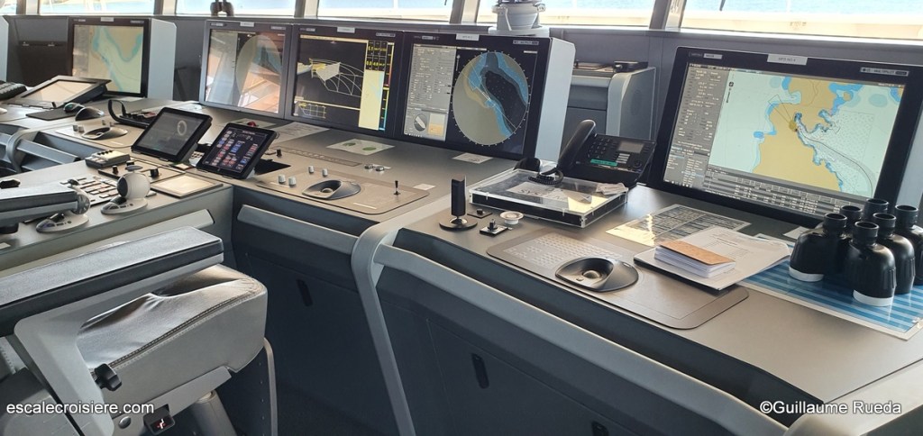 Le Bougainville - Passerelle de navigation