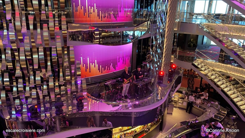 MSC Seaside - Atrium