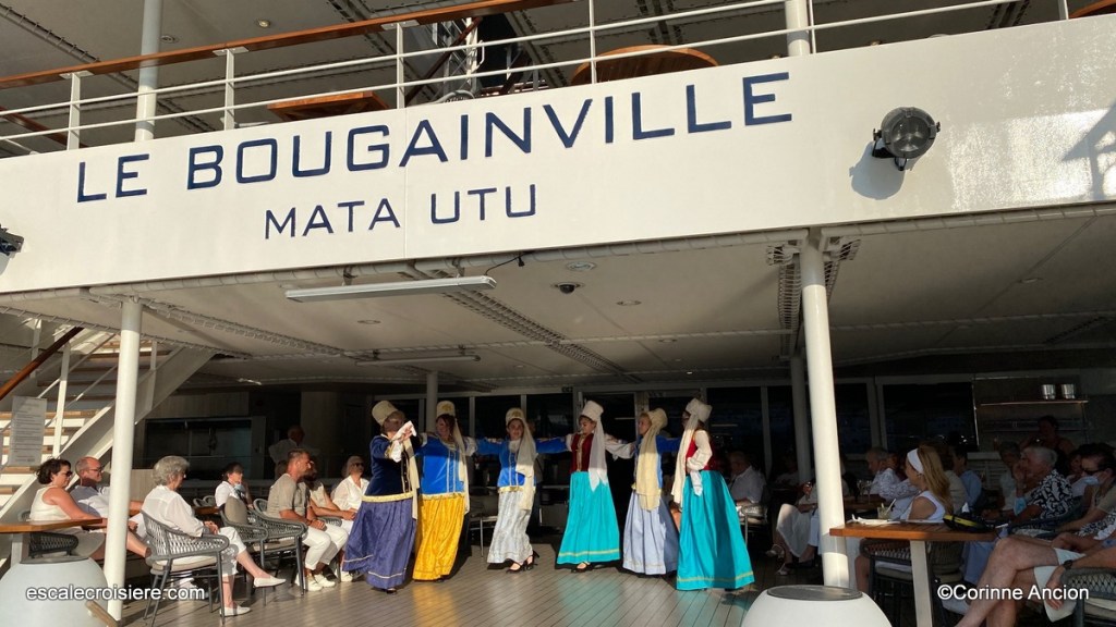 Patmos - Grèce - Soirée folklorique Le Bougainville