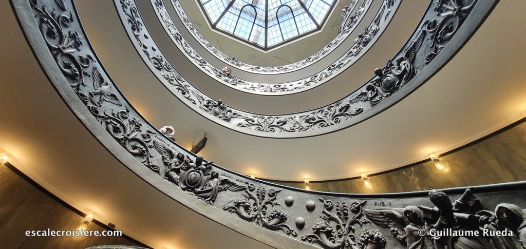 Rome - Musée du Vatican - Escalier Bramante