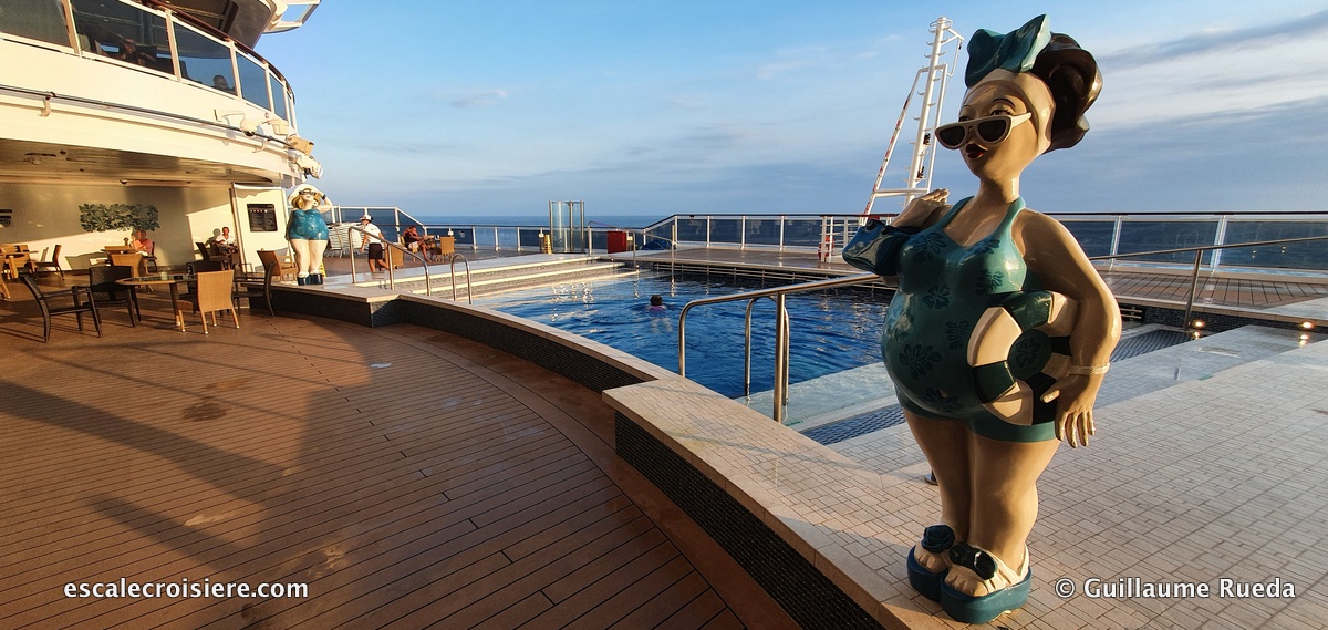 MSC Seaside - South Beach Pool