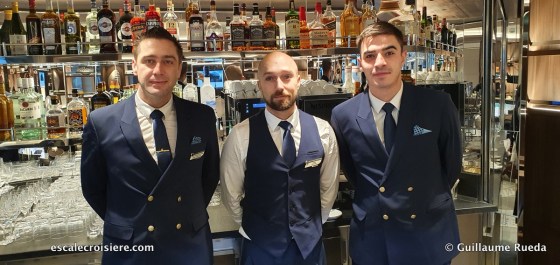 Le Commandant Charcot - bar crew