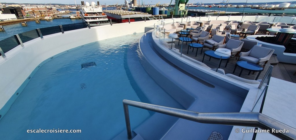 Le Commandant Charcot - Blue Lagoon