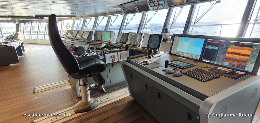 Le Commandant Charcot - Passerelle avant