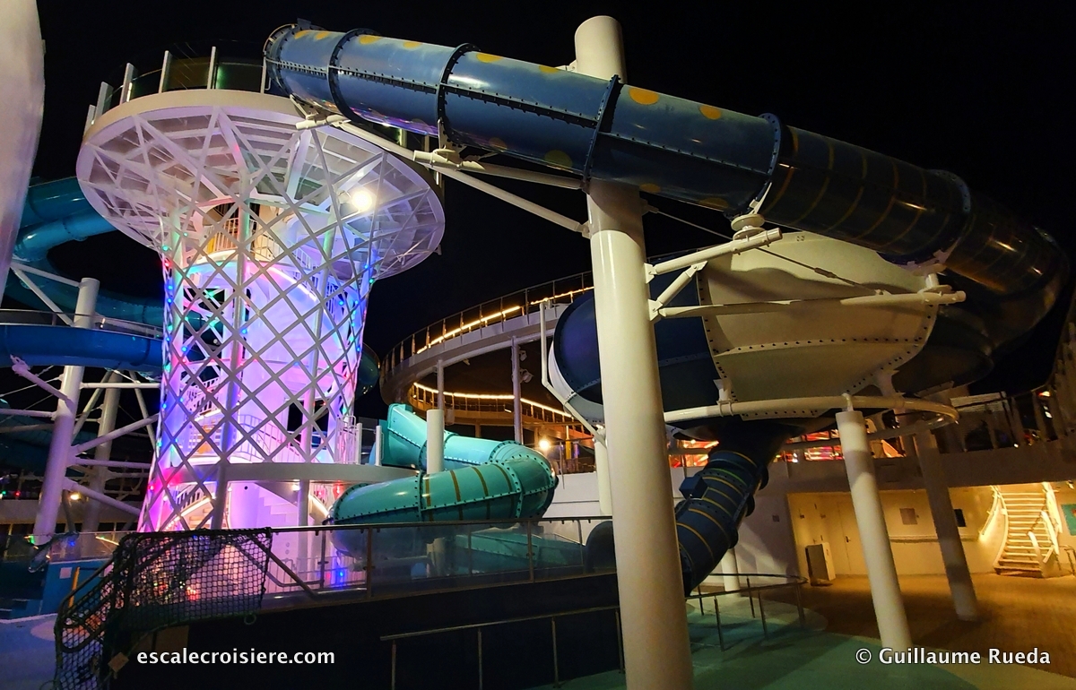 Aquapark - Costa Smeralda by night