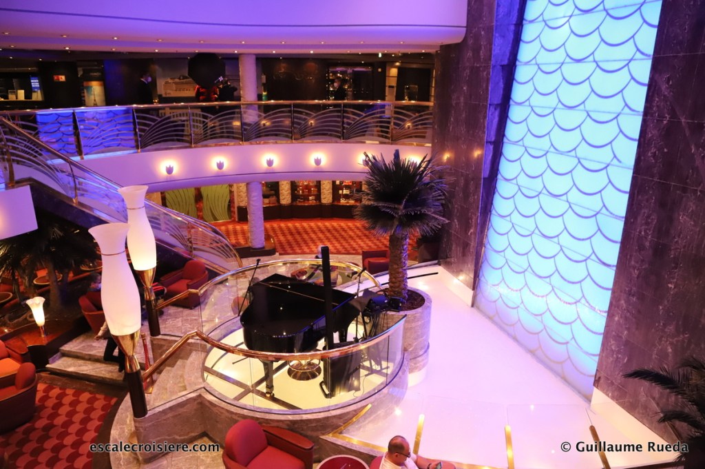 MSC Magnifica - Atrium