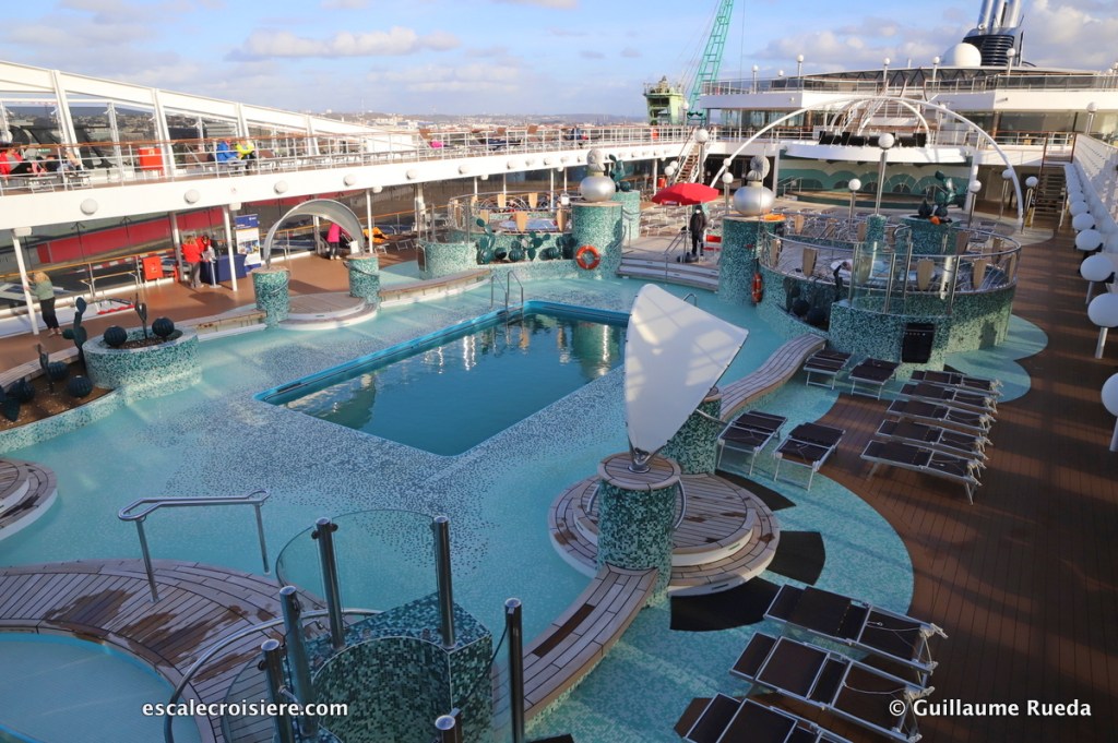 Piscine Extérieure - MSC Magnifica