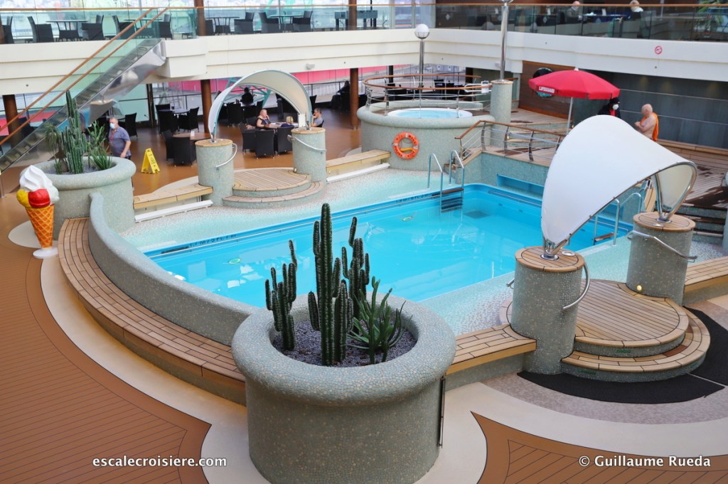 Piscine intérieure - MSC Magnifica