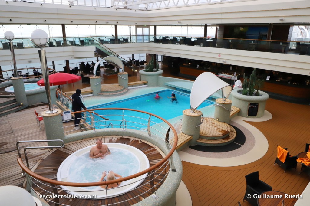 Piscine intérieure - MSC Magnifica