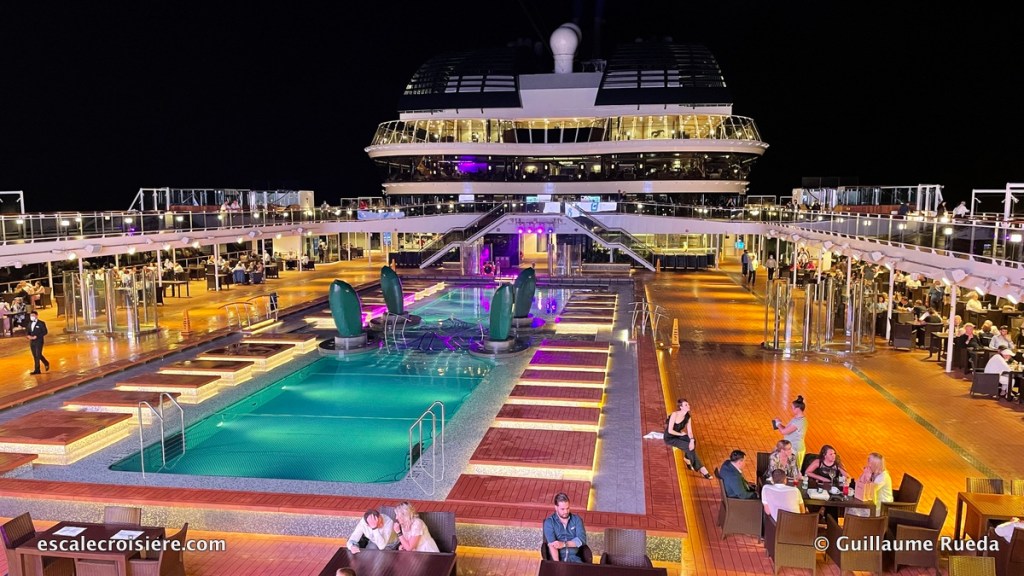 MSC Virtuosa - Atmosphere pool