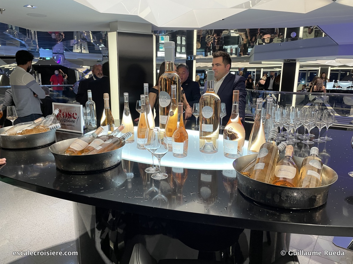 MSC Virtuosa - Champagne bar