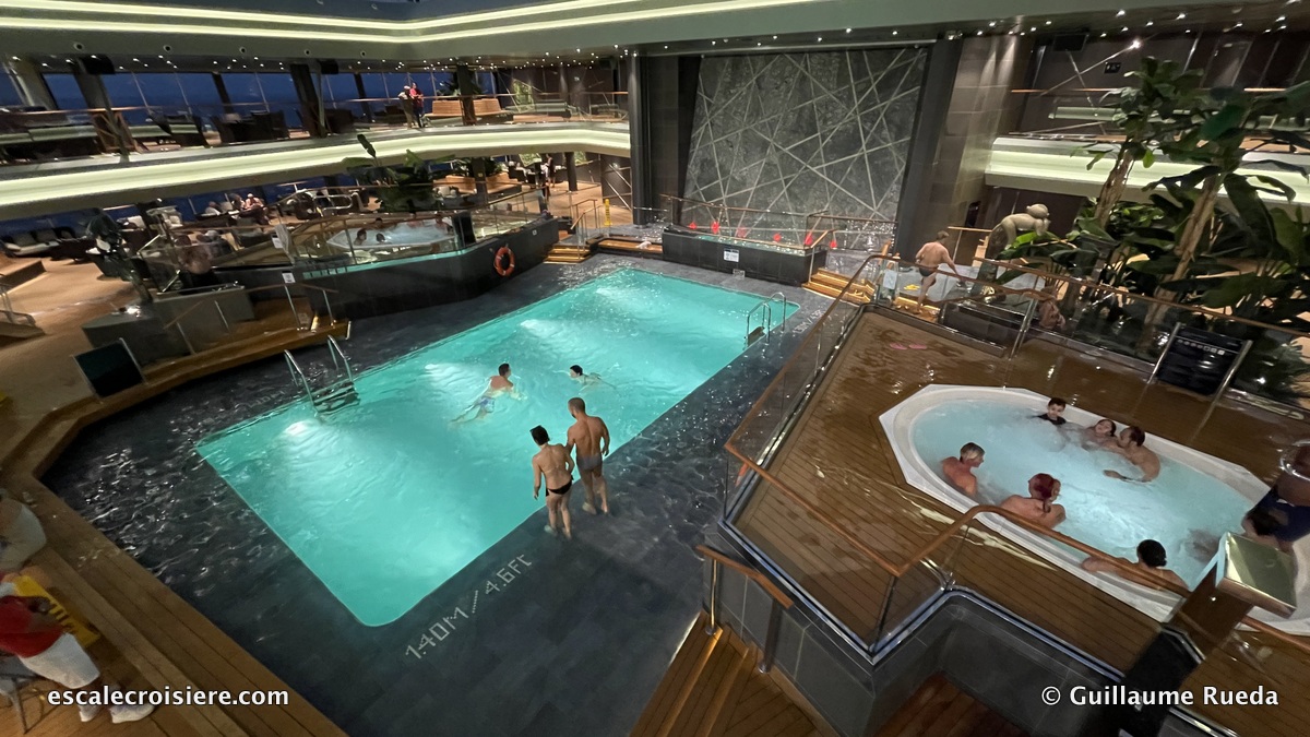 MSC Virtuosa - Tropical pool