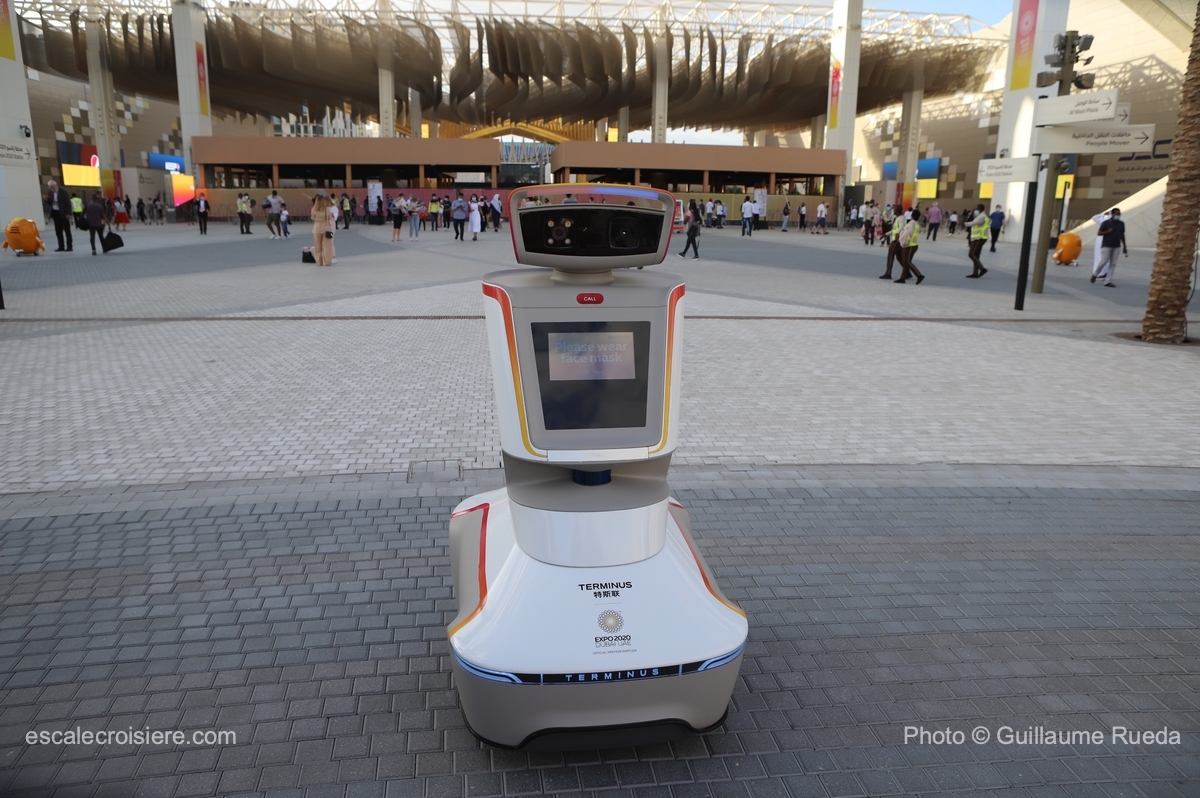 Expo 2020 Dubai - Robot policier