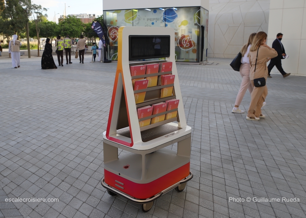 Expo 2020 Dubai - Robot distributeur de plan