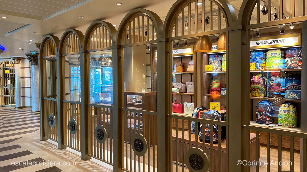 Costa Firenze - Ponte Vecchio boutiques