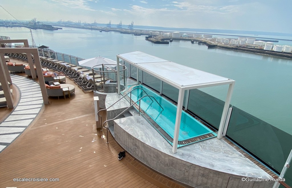 Norwegian Prima - Jacuzzi Infinity hot tub - Vibe Beach Club