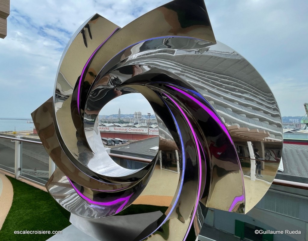 Norwegian Prima - The Concourse