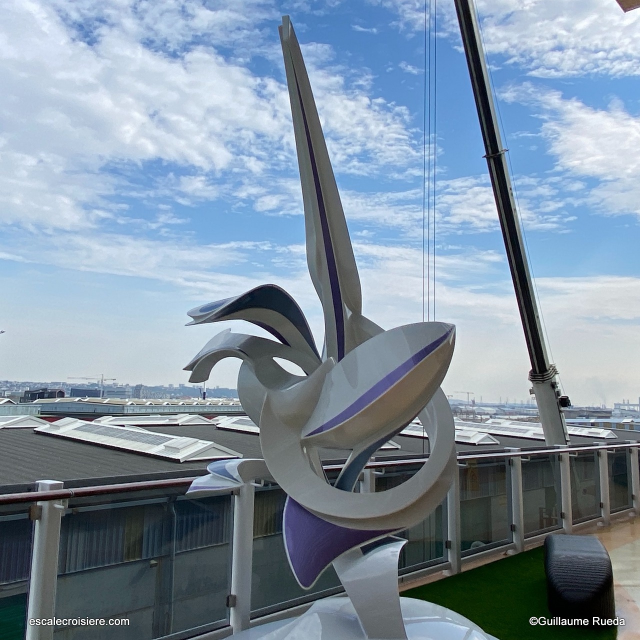 Norwegian Prima - The Concourse