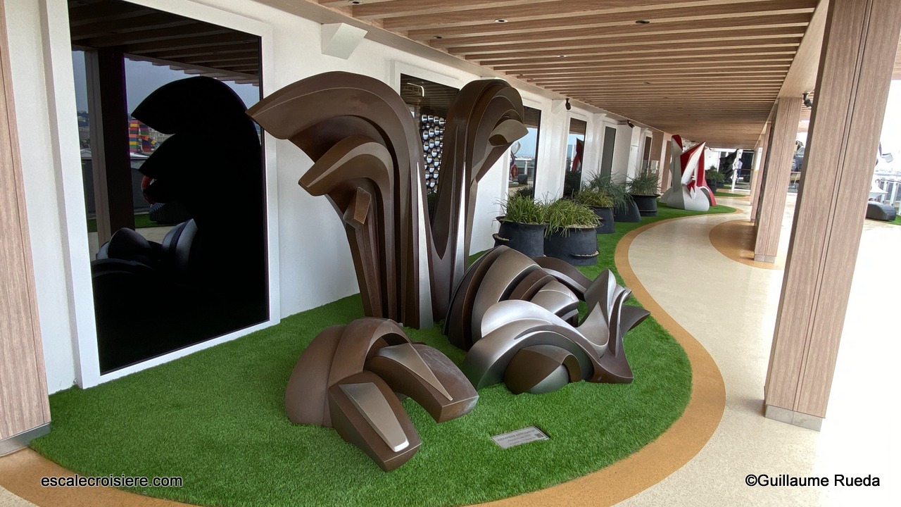 Norwegian Prima - The Concourse