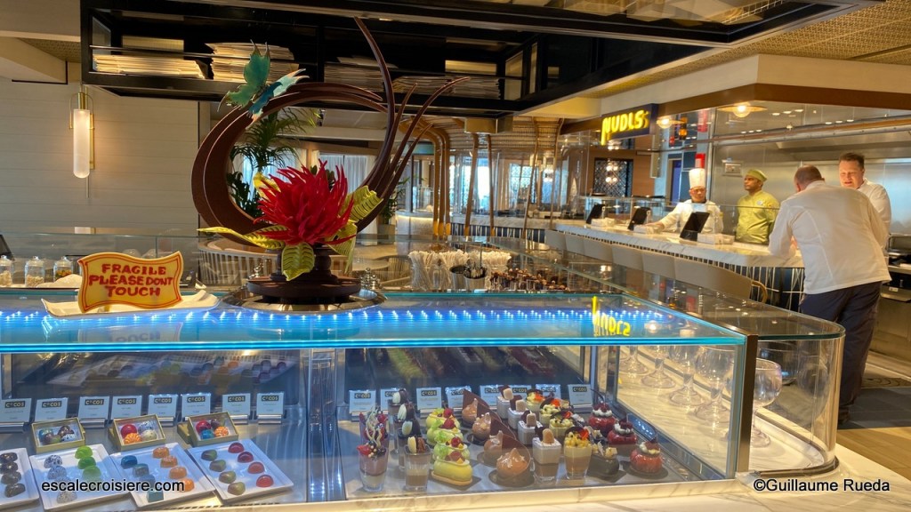 Norwegian Prima - Indulge Food Hall - Coco's & Nudls