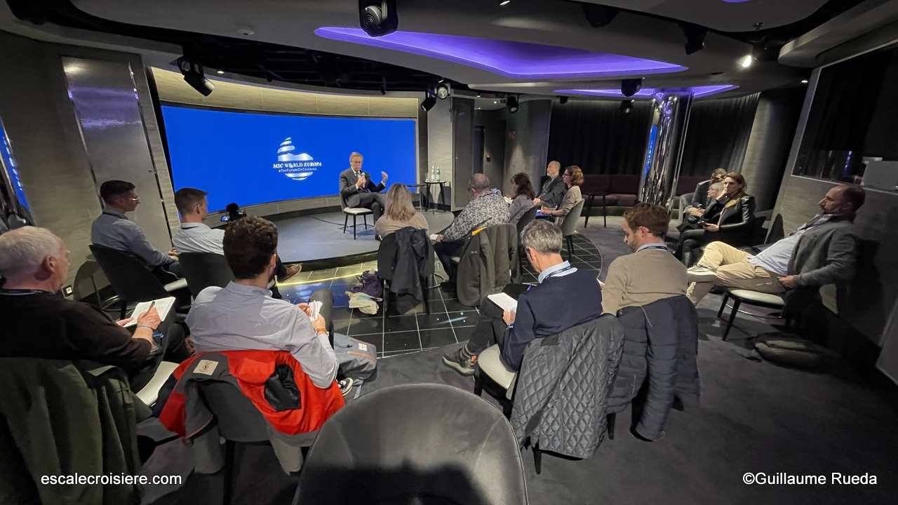 MSC World Europa - Studio TV & bar