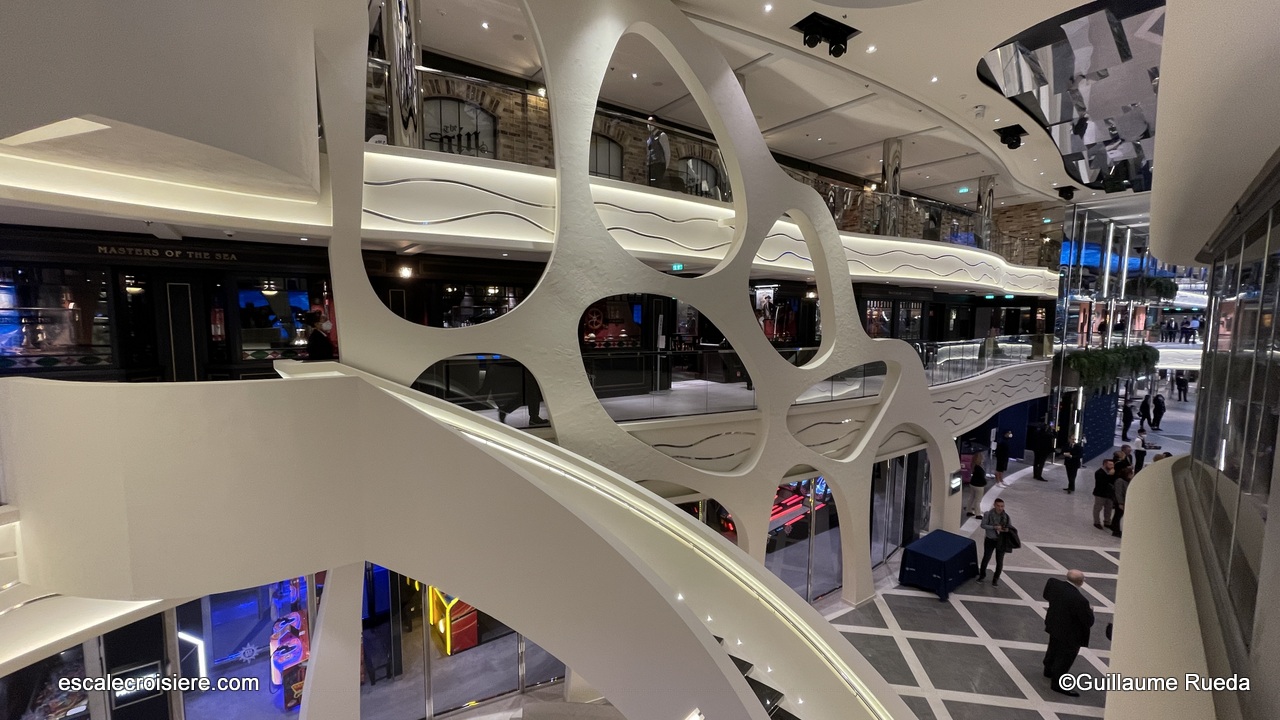MSC World Europa - World Galleria