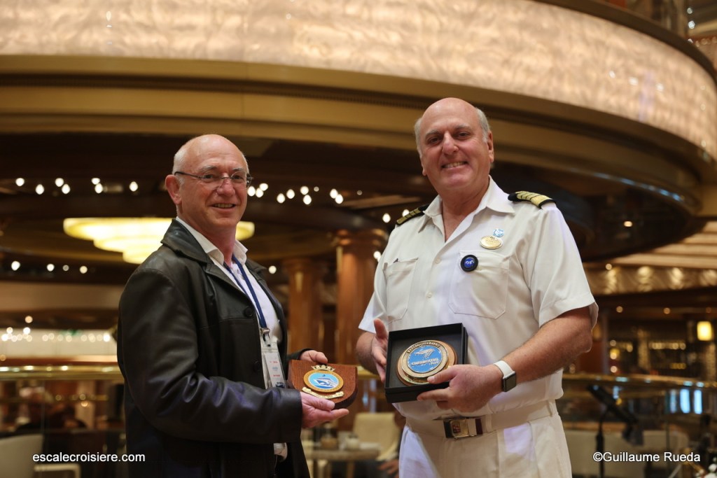 Sky Princess - Cherbourg - Renet Xavier et captain Marco Fortezze