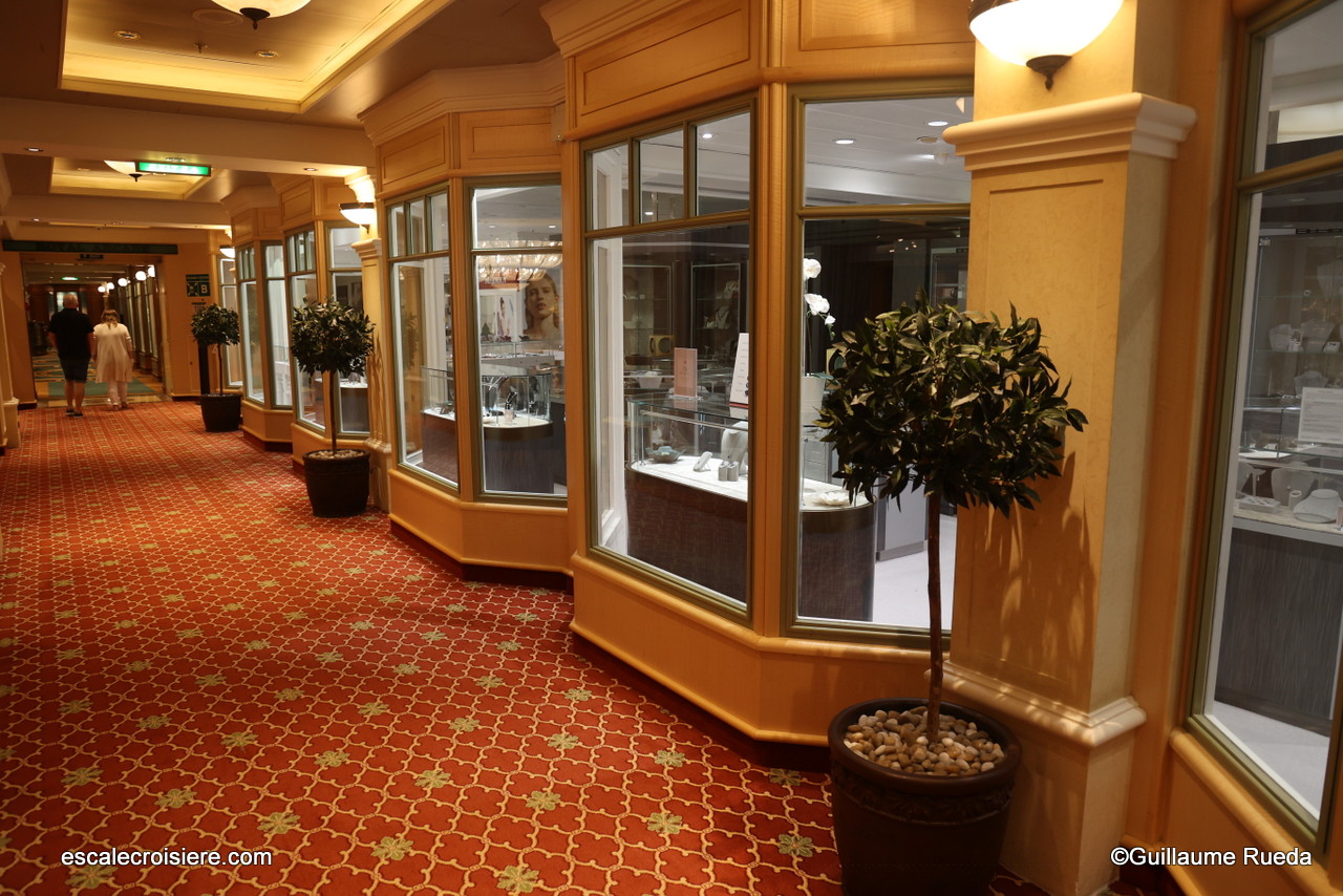 Queen Victoria - Boutiques