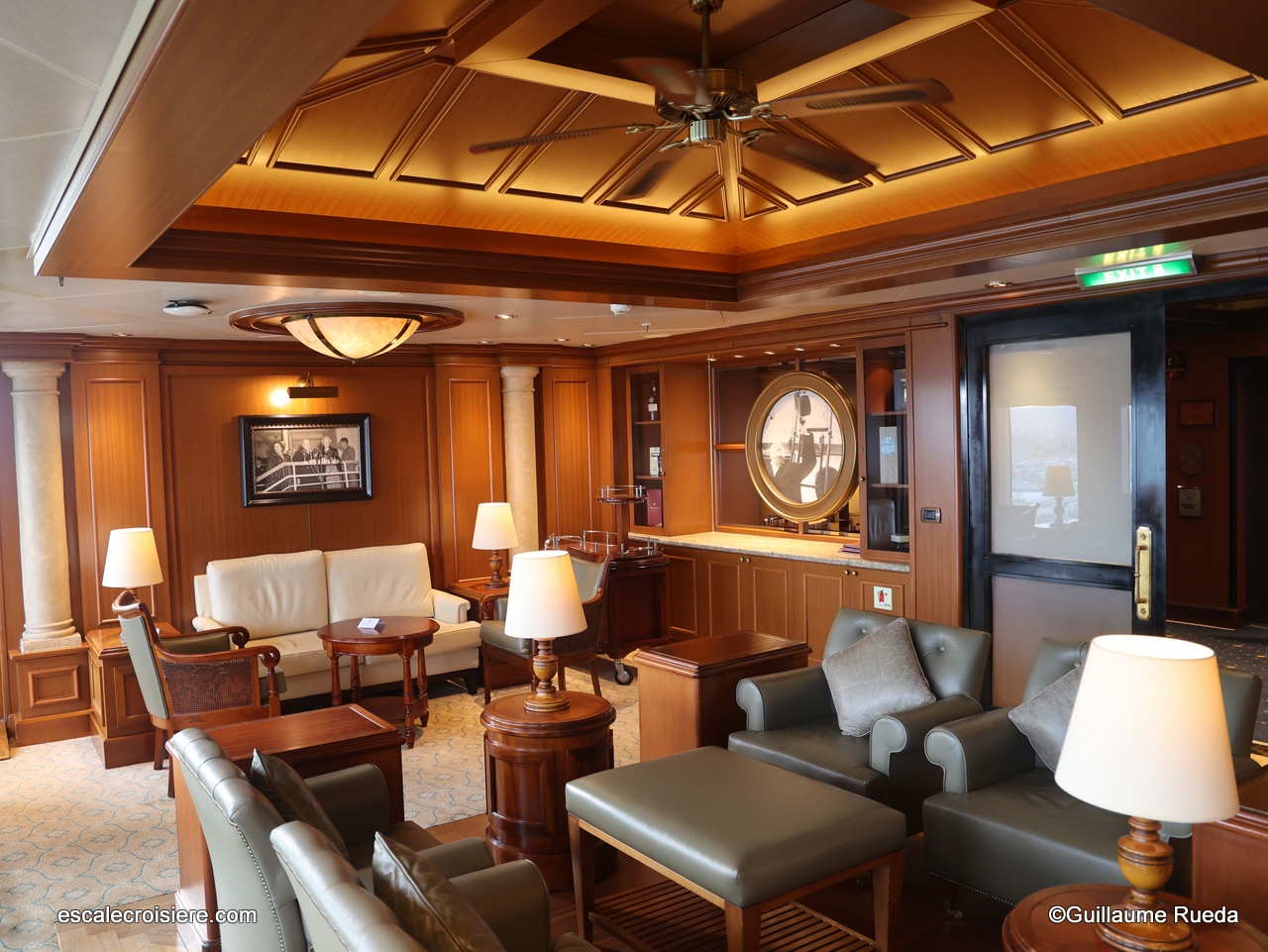 Queen Victoria - Chruchill's Cigar Lounge