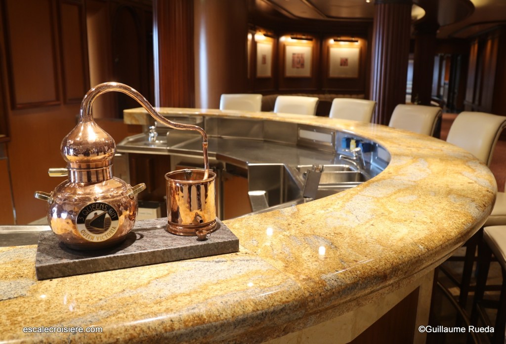 Queen Victoria - Gin bar