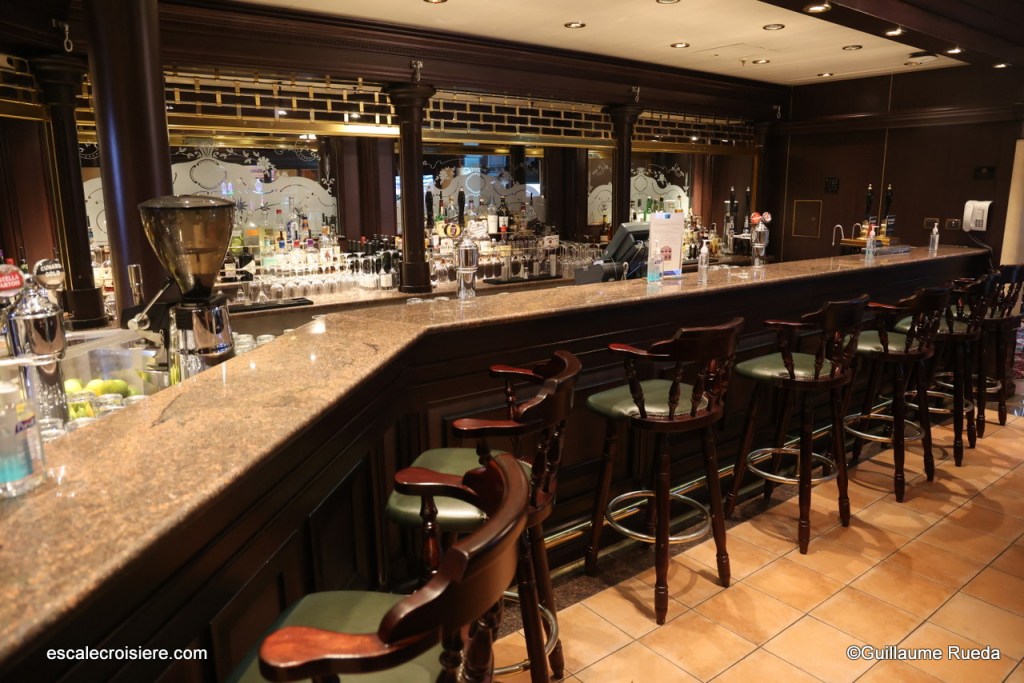 Queen Victoria - Golden Lion Pub