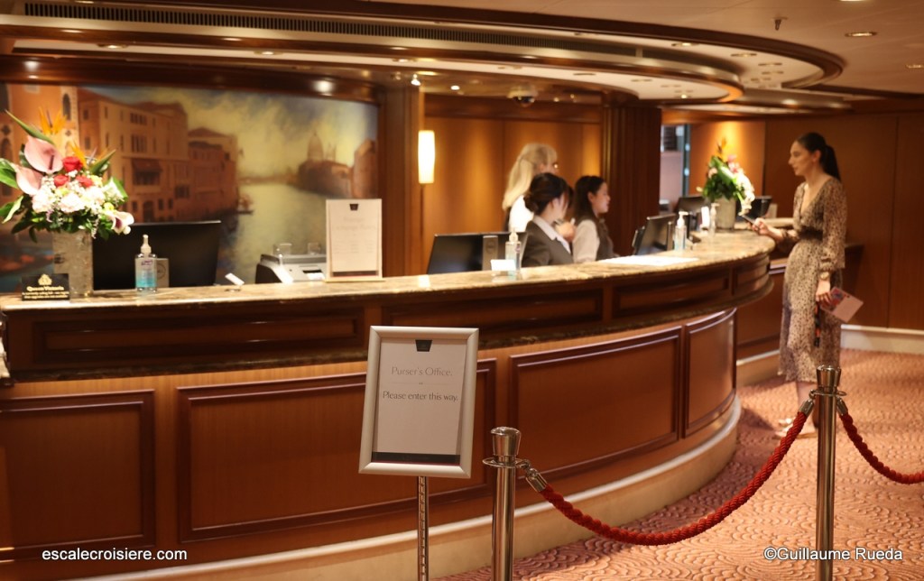 Queen Victoria - Grand Lobby