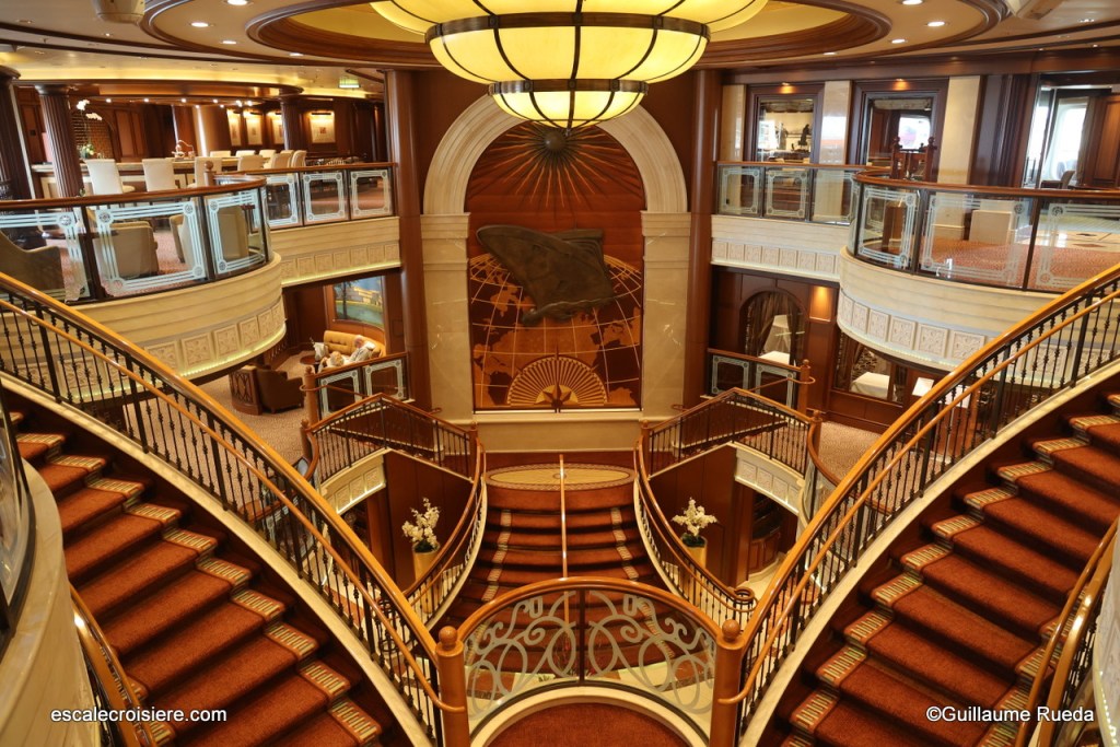 Queen Victoria - Grand Lobby