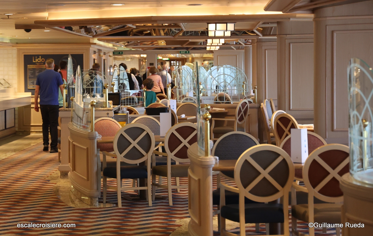 Queen Victoria - Lido buffet restaurant