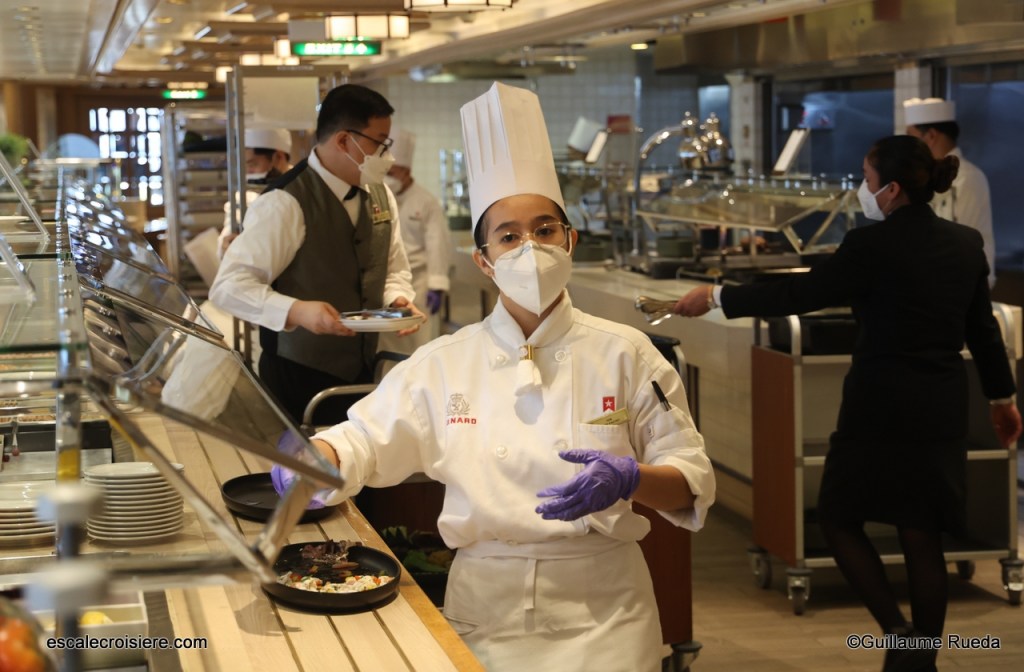 Queen Victoria - Lido buffet restaurant