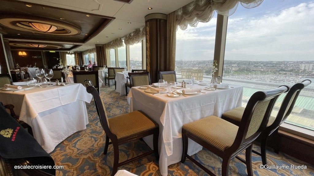 Queen Victoria - Queens Grill restaurant