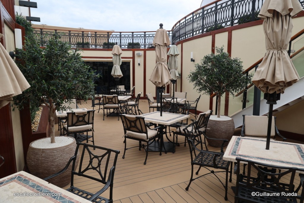 Queen Victoria - Queens Grill restaurant