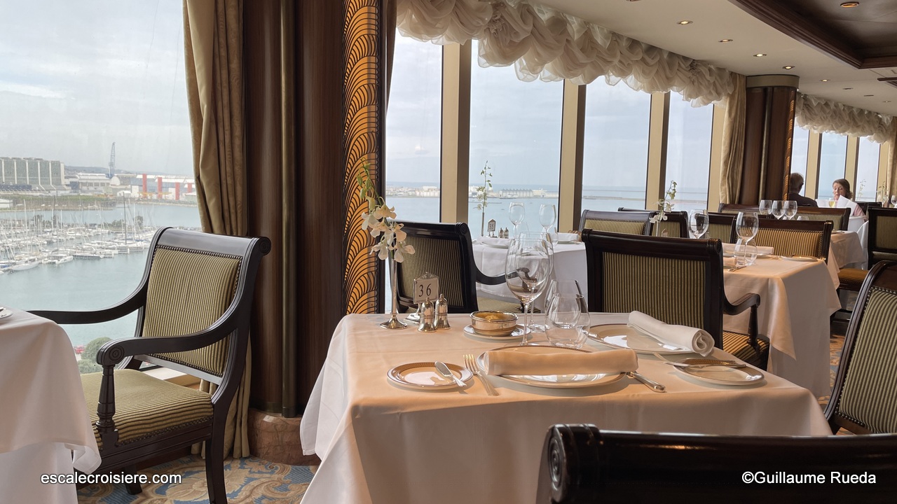 Queen Victoria - Queens Grill restaurant