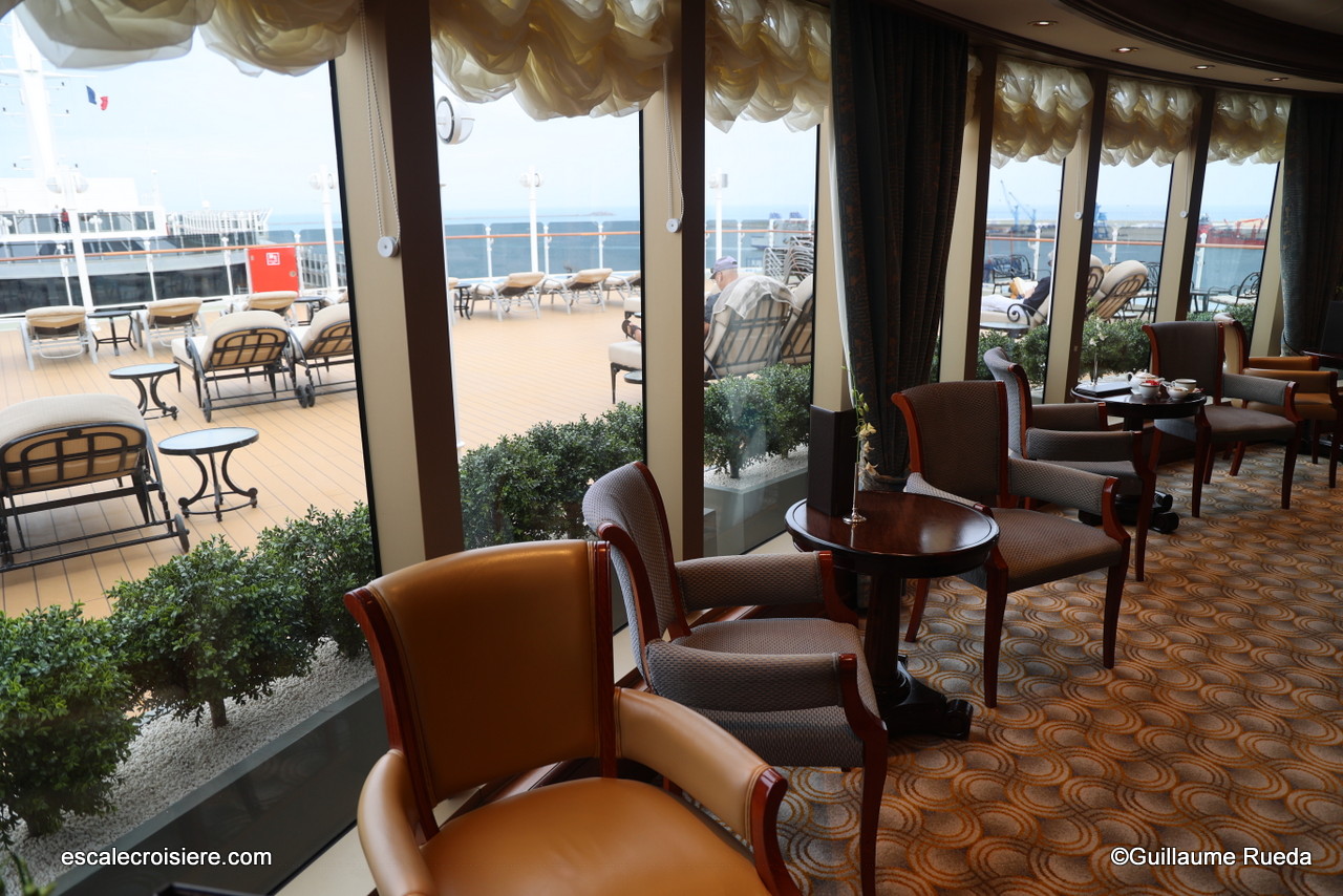 Queen Victoria - The Grills lounge