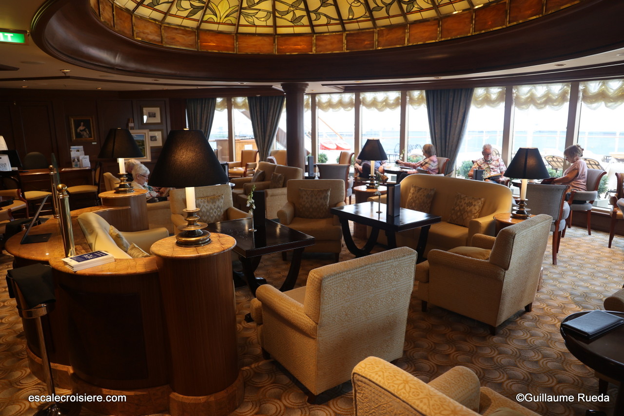 Queen Victoria - The Grills lounge